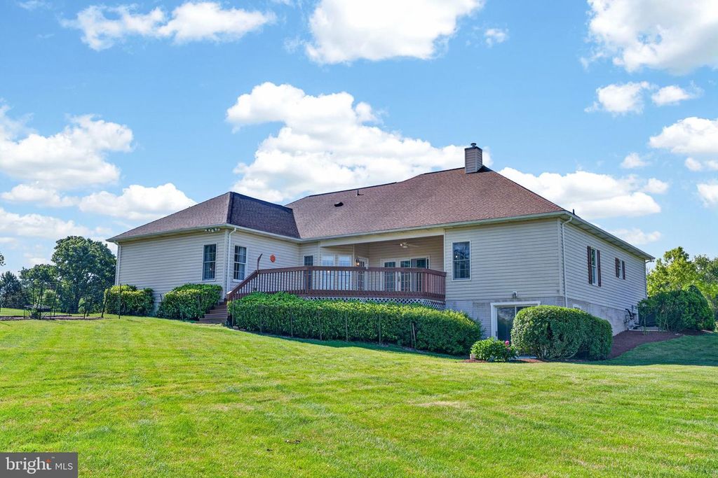 Image 26 of property listing at 710 WATERS EDGE CT, Sykesville, MD 21784