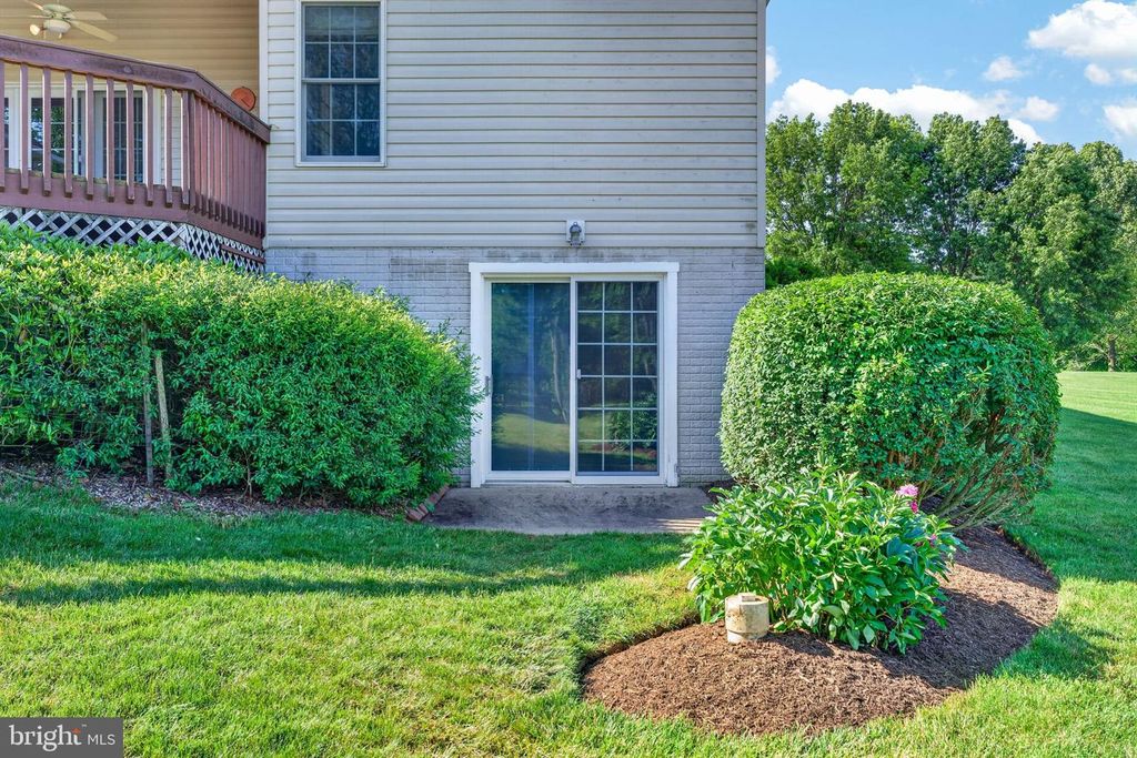 Image 27 of property listing at 710 WATERS EDGE CT, Sykesville, MD 21784