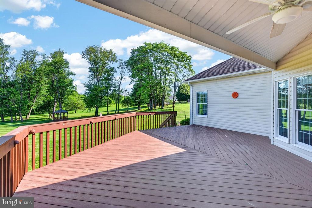 Image 29 of property listing at 710 WATERS EDGE CT, Sykesville, MD 21784