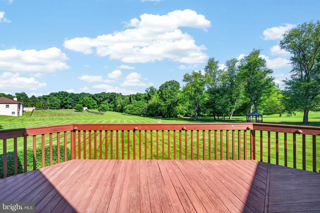 Image 30 of property listing at 710 WATERS EDGE CT, Sykesville, MD 21784