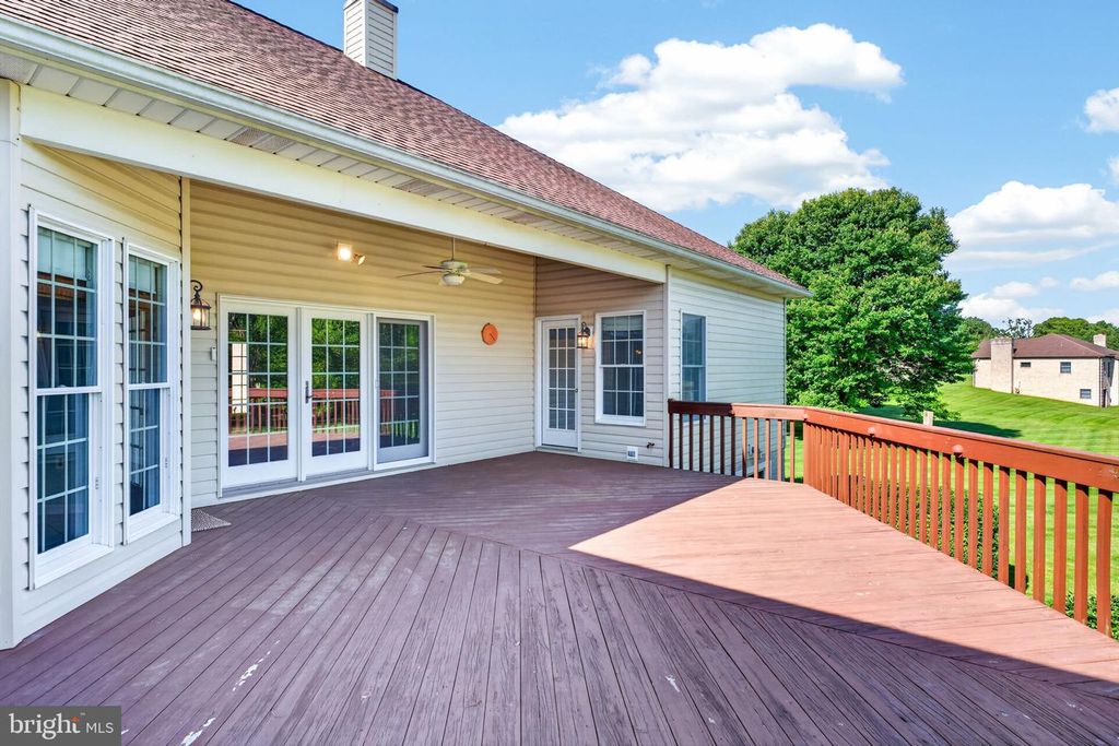Image 31 of property listing at 710 WATERS EDGE CT, Sykesville, MD 21784