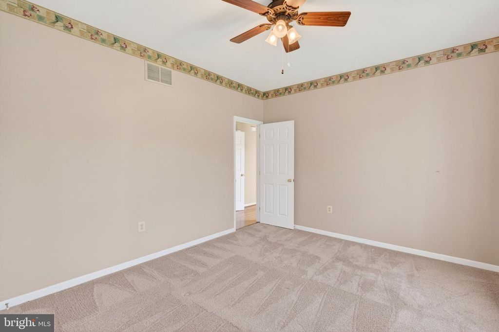 Image 37 of property listing at 710 WATERS EDGE CT, Sykesville, MD 21784