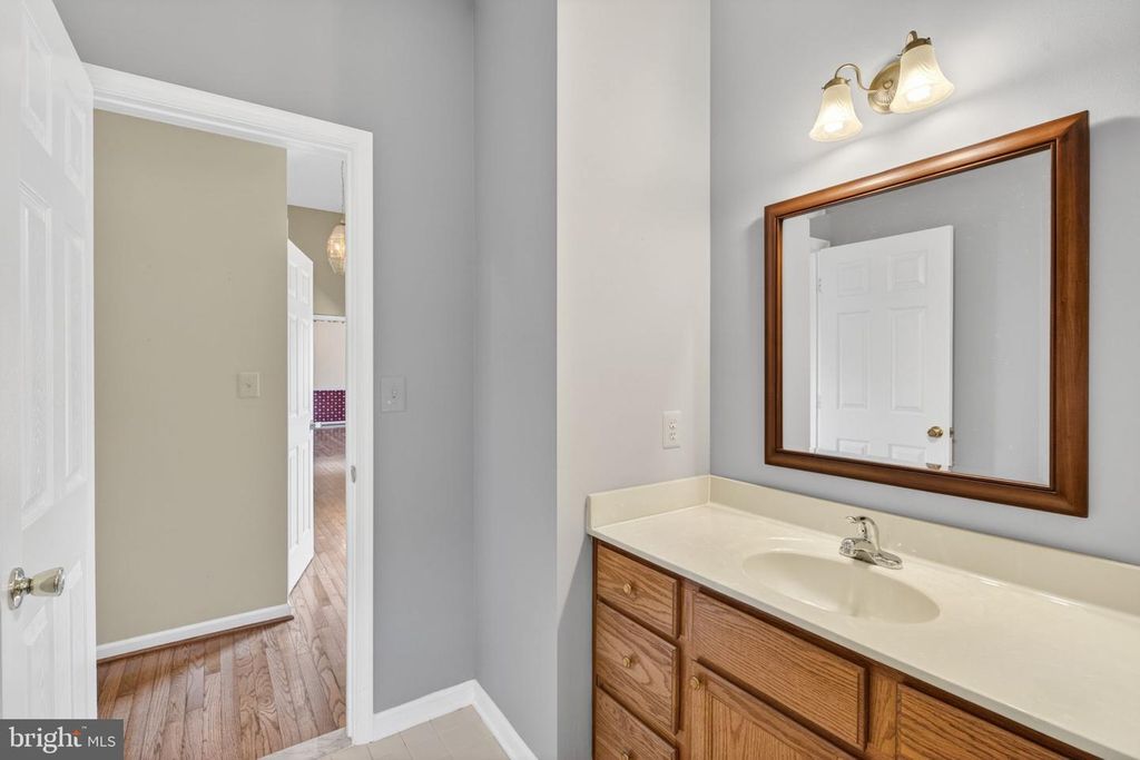 Image 41 of property listing at 710 WATERS EDGE CT, Sykesville, MD 21784