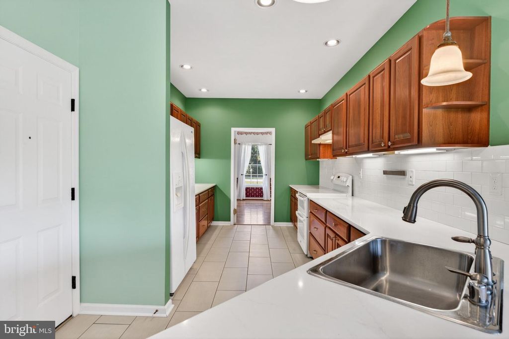 Image 55 of property listing at 710 WATERS EDGE CT, Sykesville, MD 21784
