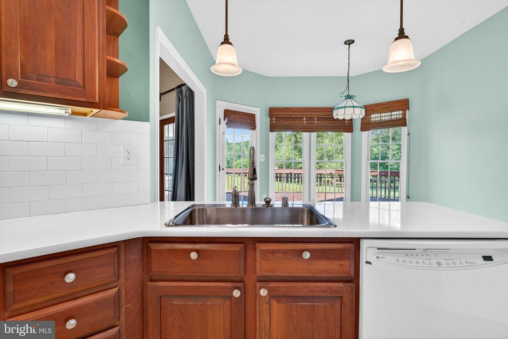 Image 56 of property listing at 710 WATERS EDGE CT, Sykesville, MD 21784