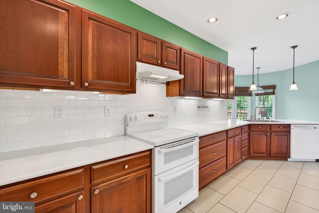 Image 58 of property listing at 710 WATERS EDGE CT, Sykesville, MD 21784