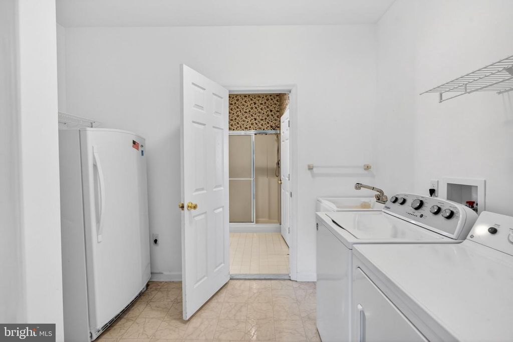 Image 63 of property listing at 710 WATERS EDGE CT, Sykesville, MD 21784