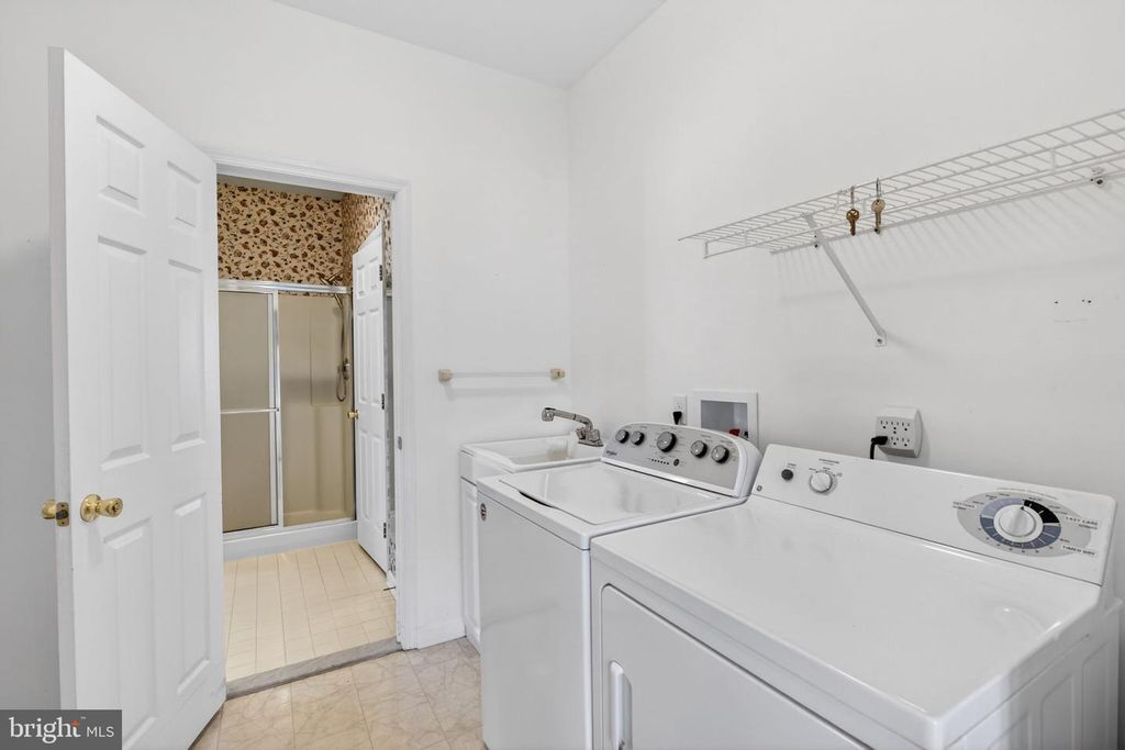 Image 64 of property listing at 710 WATERS EDGE CT, Sykesville, MD 21784