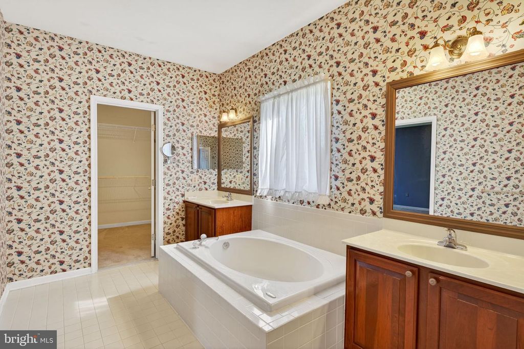 Image 69 of property listing at 710 WATERS EDGE CT, Sykesville, MD 21784