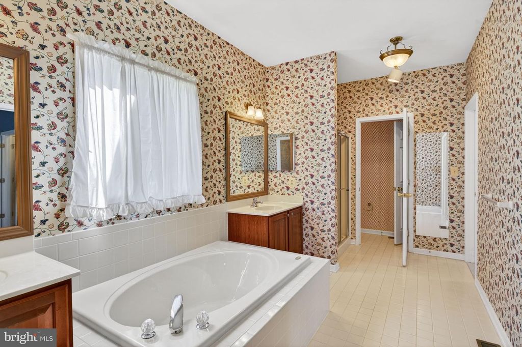 Image 70 of property listing at 710 WATERS EDGE CT, Sykesville, MD 21784