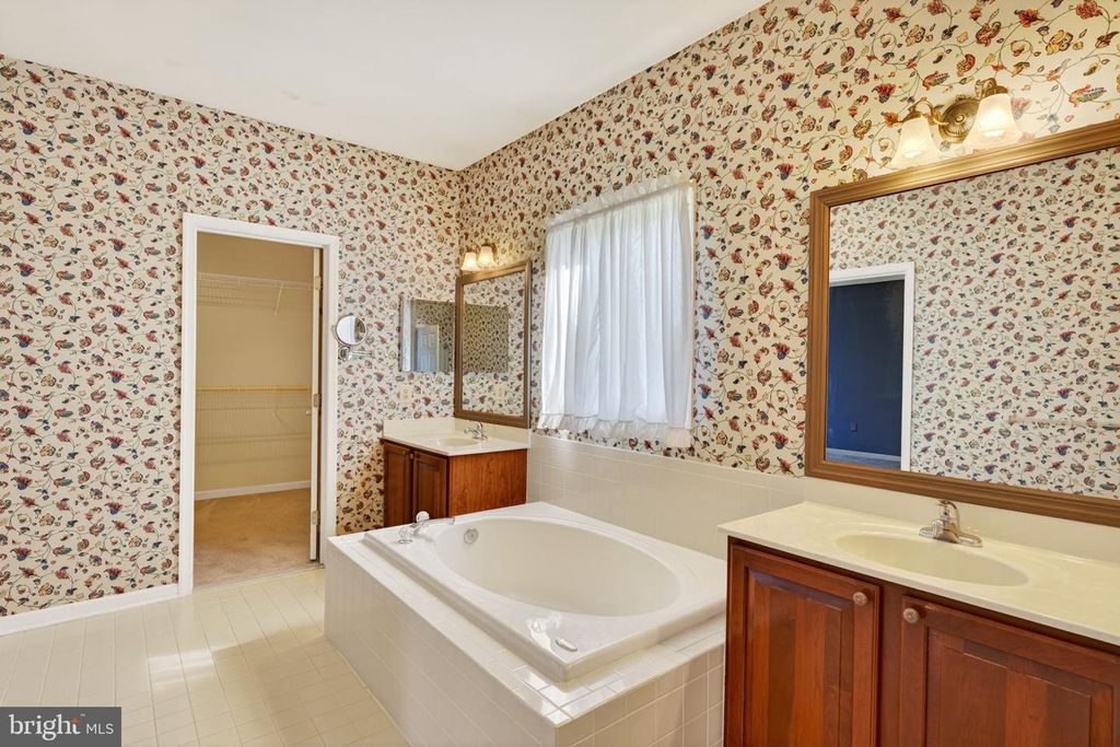 Image 71 of property listing at 710 WATERS EDGE CT, Sykesville, MD 21784