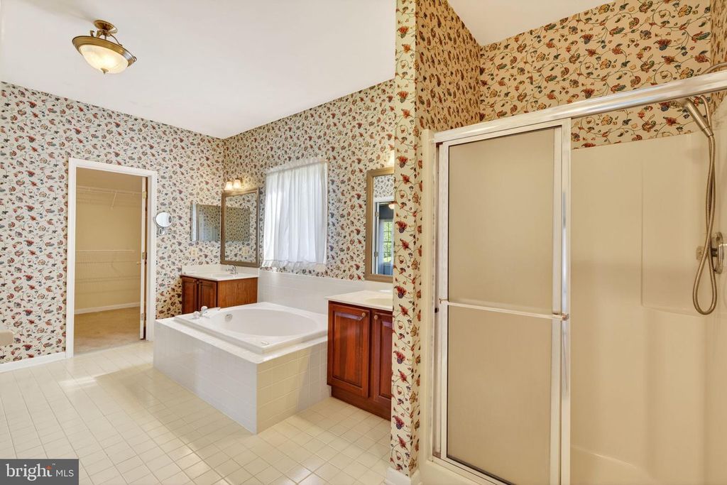 Image 75 of property listing at 710 WATERS EDGE CT, Sykesville, MD 21784