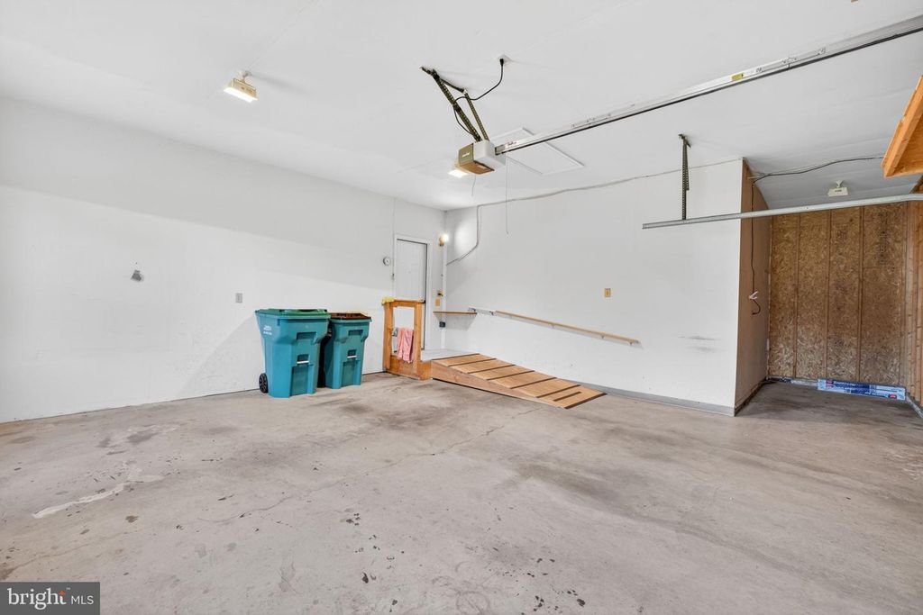Image 77 of property listing at 710 WATERS EDGE CT, Sykesville, MD 21784