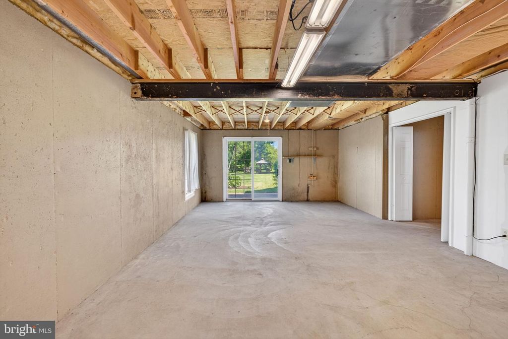 Image 81 of property listing at 710 WATERS EDGE CT, Sykesville, MD 21784