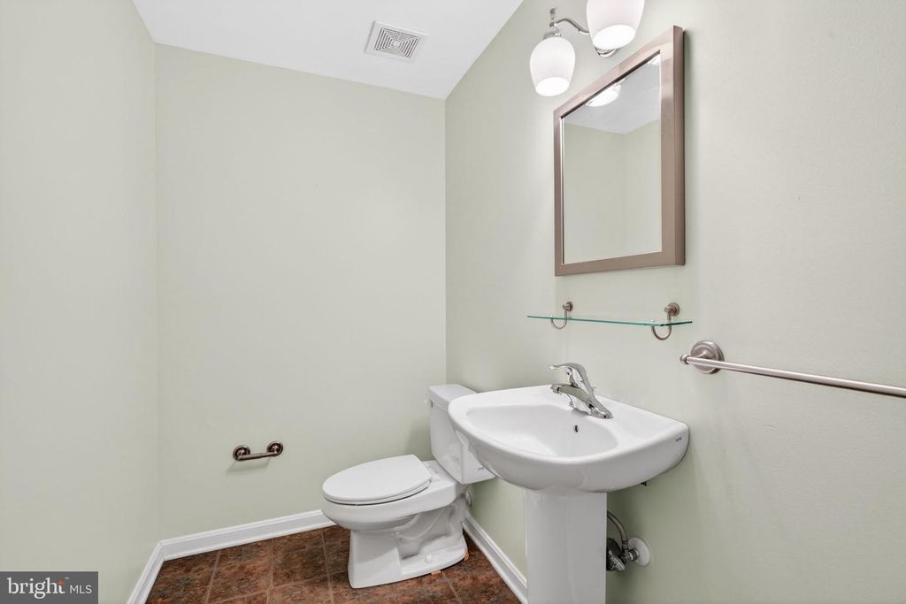 Image 85 of property listing at 710 WATERS EDGE CT, Sykesville, MD 21784
