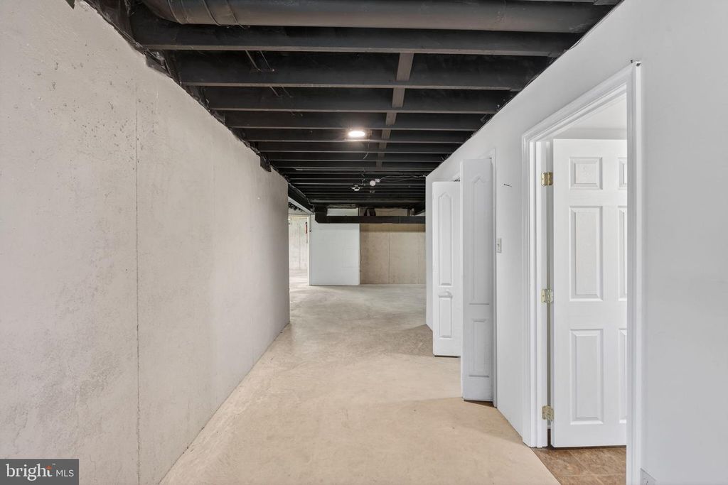 Image 86 of property listing at 710 WATERS EDGE CT, Sykesville, MD 21784