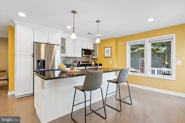 7654 BAY ST, Pasadena, MD 21122