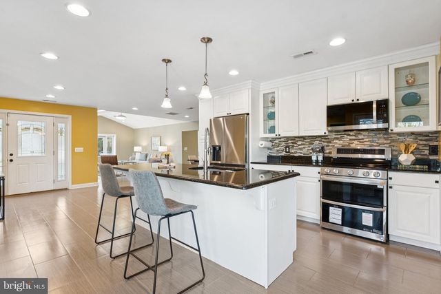 7654 BAY ST, Pasadena, MD 21122