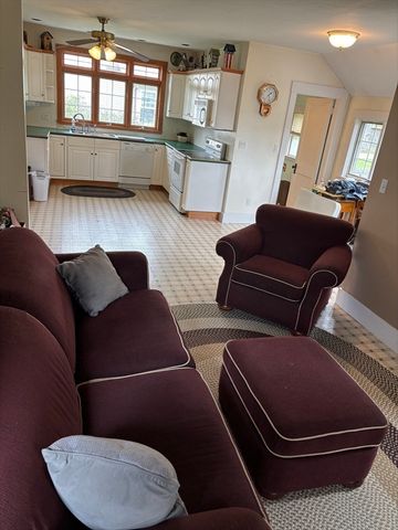 577 County, Taunton, MA 02780