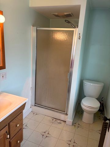 577 County, Taunton, MA 02780