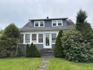 577 County, Taunton, MA 02780
