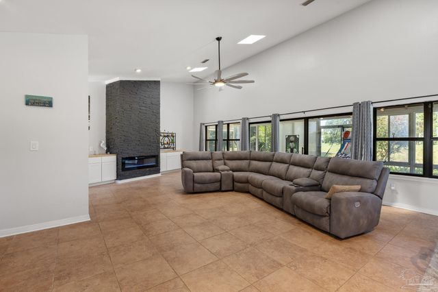 1152 Ceylon Ct, Gulf Breeze, FL 32563