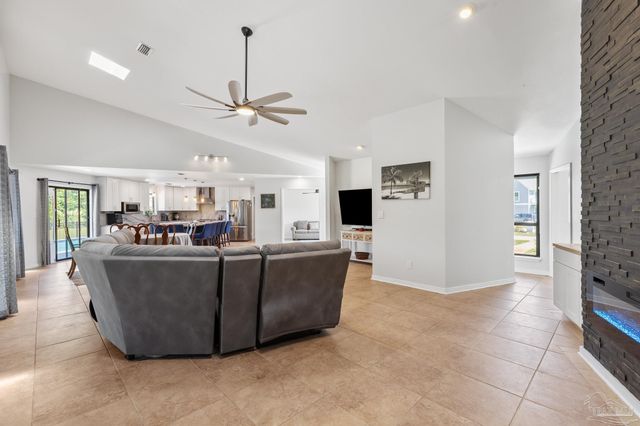 1152 Ceylon Ct, Gulf Breeze, FL 32563