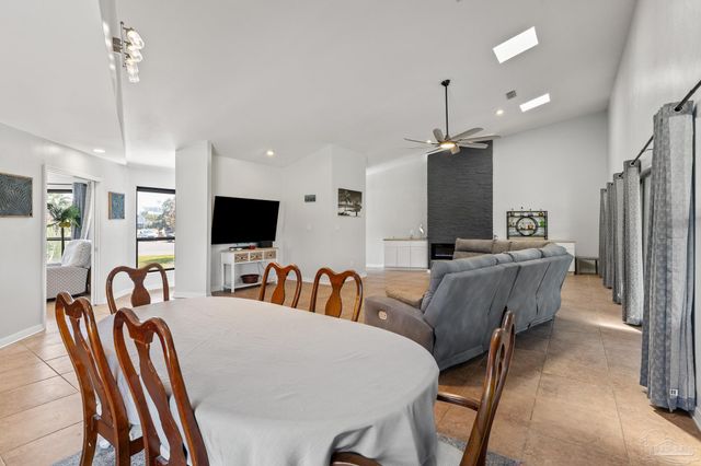 1152 Ceylon Ct, Gulf Breeze, FL 32563