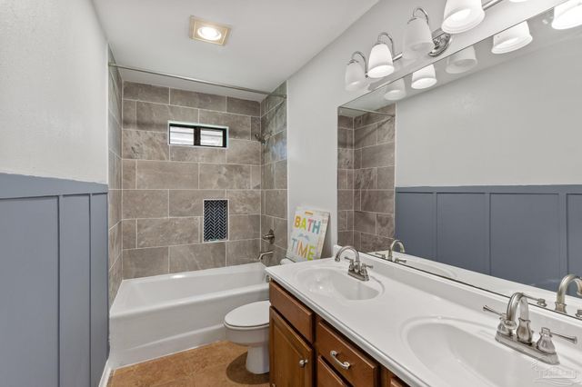 1152 Ceylon Ct, Gulf Breeze, FL 32563