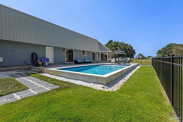 1152 Ceylon Ct, Gulf Breeze, FL 32563