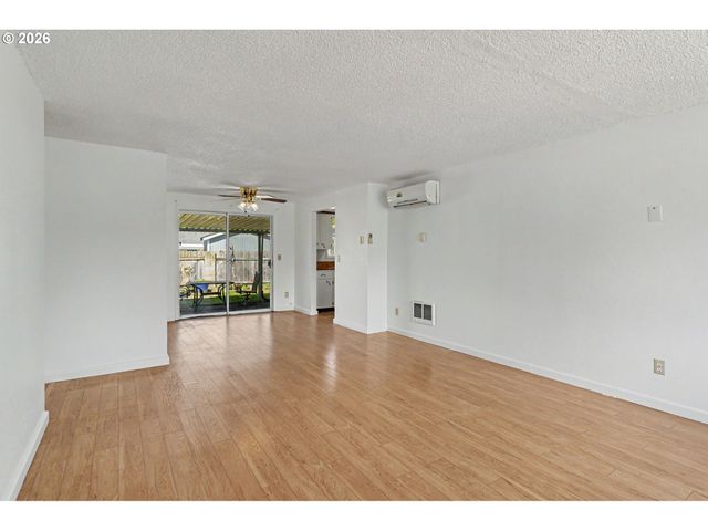 4739 CHARMALEE Ct, Salem, OR 97305