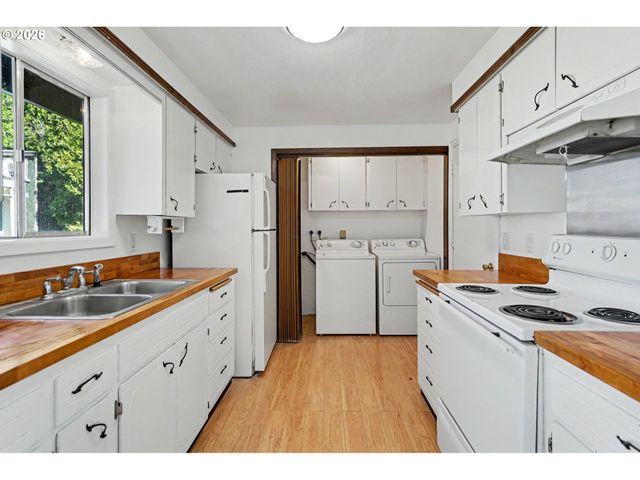 4739 CHARMALEE Ct, Salem, OR 97305