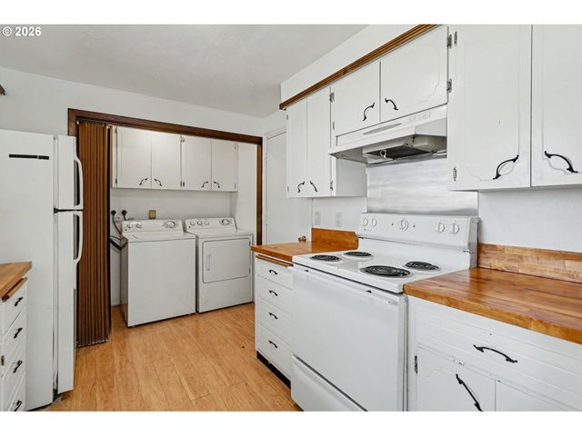 4739 CHARMALEE Ct, Salem, OR 97305