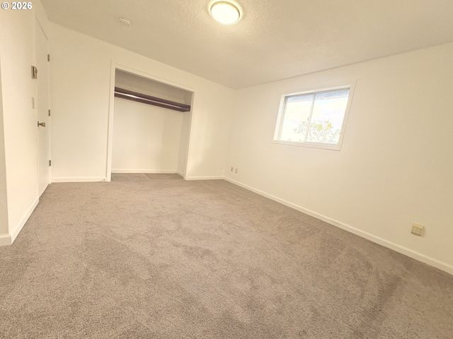 4739 CHARMALEE Ct, Salem, OR 97305