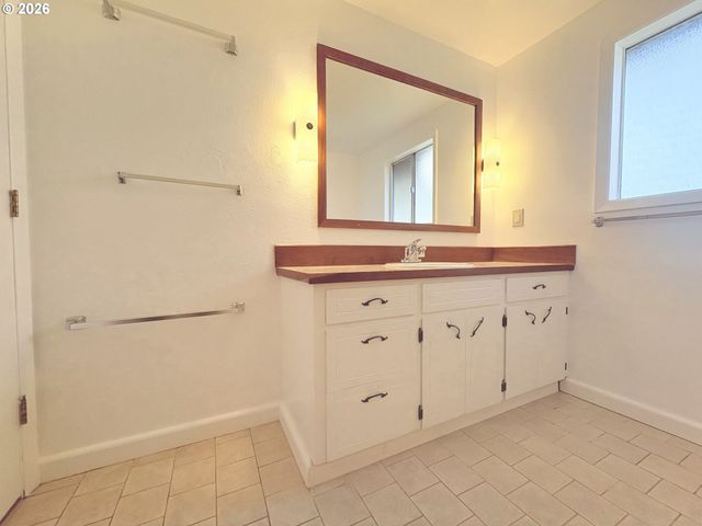 4739 CHARMALEE Ct, Salem, OR 97305