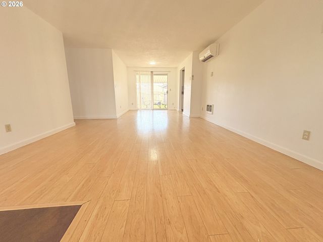 4739 CHARMALEE Ct, Salem, OR 97305