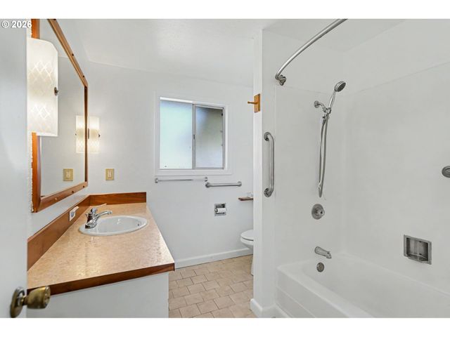 4739 CHARMALEE Ct, Salem, OR 97305