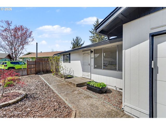 4739 CHARMALEE Ct, Salem, OR 97305