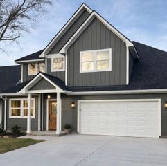 704 N Mc Nair, Navasota, TX 77868