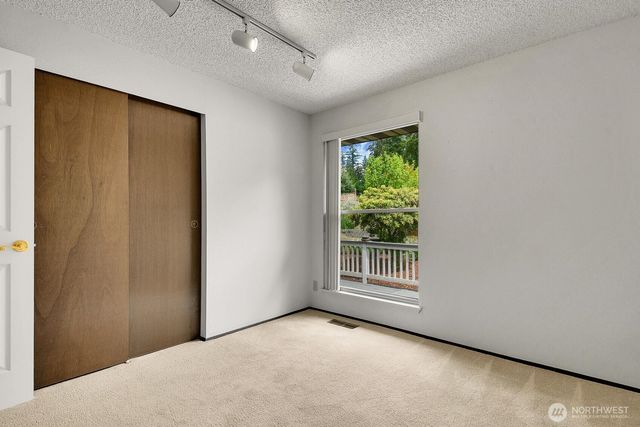 24520 SE 24th Street, Sammamish, WA 98075