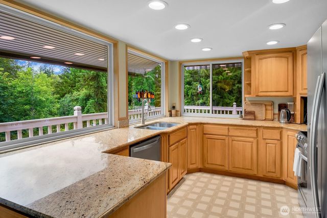 24520 SE 24th Street, Sammamish, WA 98075