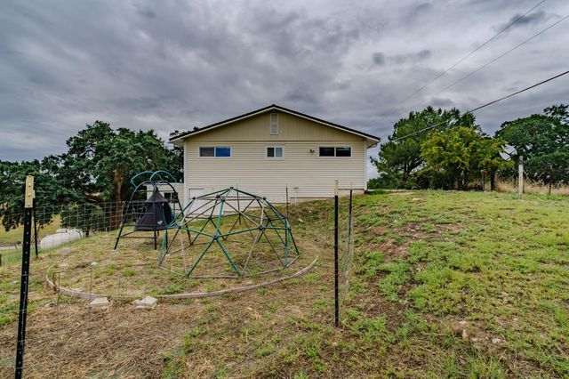 9540 Almond Dr, Valley Springs, CA 95252