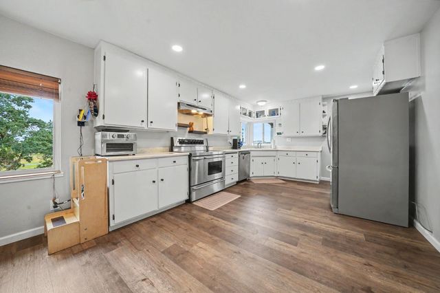 9540 Almond Dr, Valley Springs, CA 95252