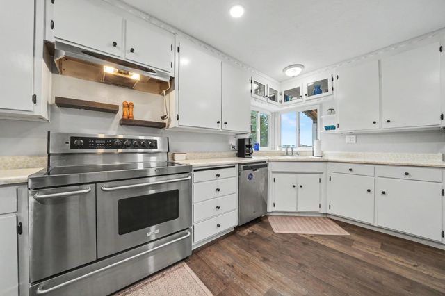 9540 Almond Dr, Valley Springs, CA 95252