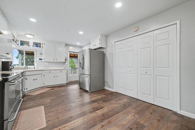 9540 Almond Dr, Valley Springs, CA 95252