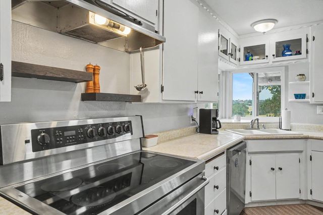 9540 Almond Dr, Valley Springs, CA 95252