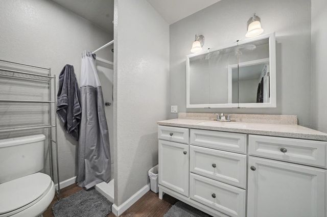9540 Almond Dr, Valley Springs, CA 95252