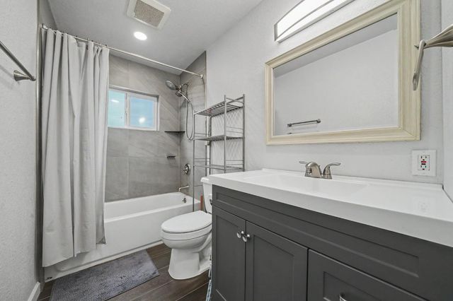 9540 Almond Dr, Valley Springs, CA 95252