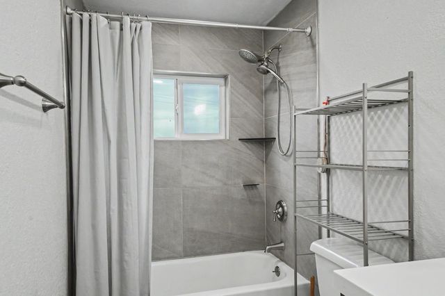 9540 Almond Dr, Valley Springs, CA 95252