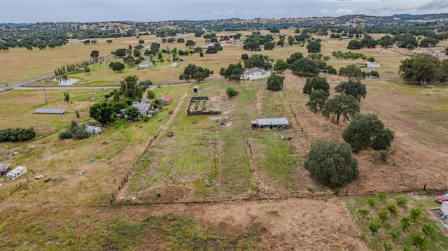 9540 Almond Dr, Valley Springs, CA 95252
